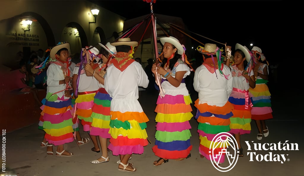 Danza-Xtoles-Carnaval-Baile-de-las-Cintas-en-Yaxcaba-by-Leobardo-Cox-Tec