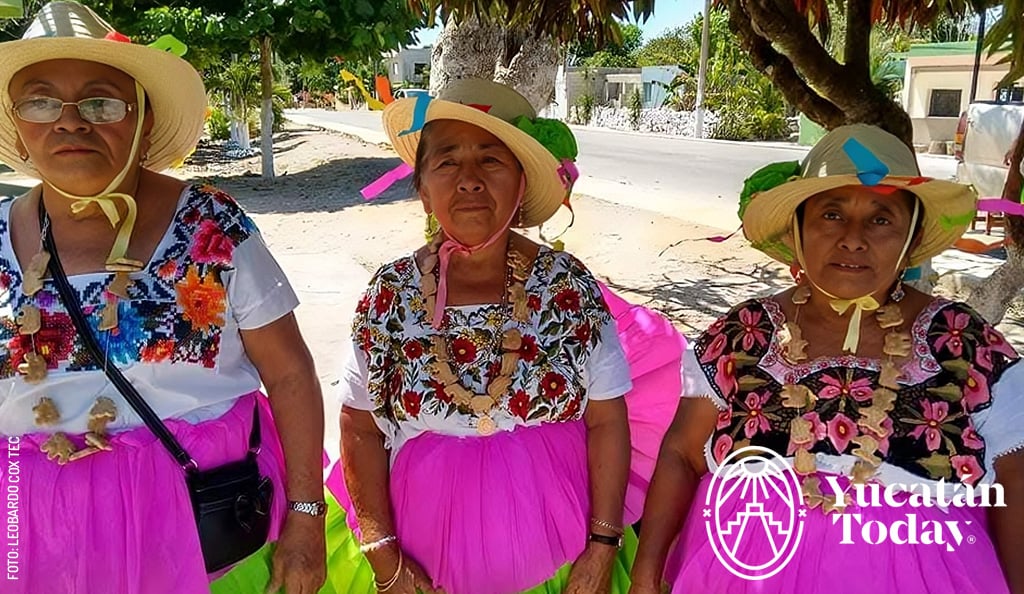 Danza-Xtoles-Carnaval-mestizas-en-Yaxcaba-by-Leobardo-Cox-Tec