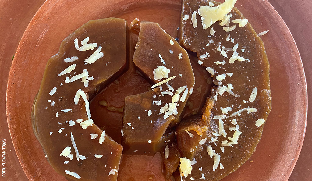 Dulce-de-Papaya-en-Mani-by-Andrea-Mier-y-Teran-for-Yucatan-Today