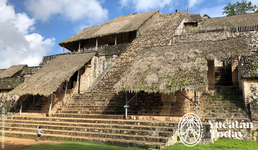 Ek-Balam-acropolis-escalinata-by-Andrea-Mier-y-Teran