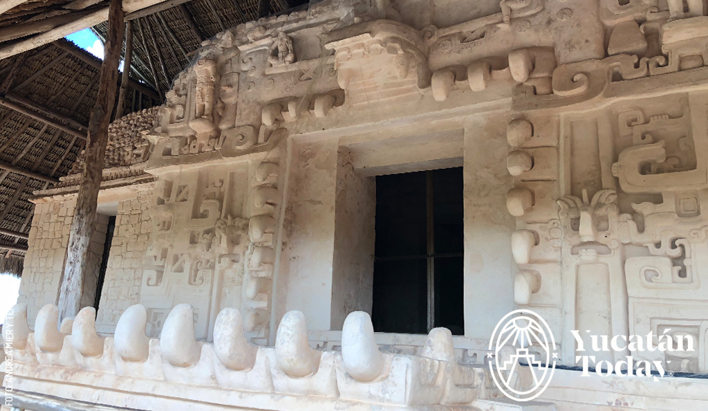 Ek-Balam-boca-entrada-inframundo-piramide-acropolis-by-Andrea-Mier-y-Teran