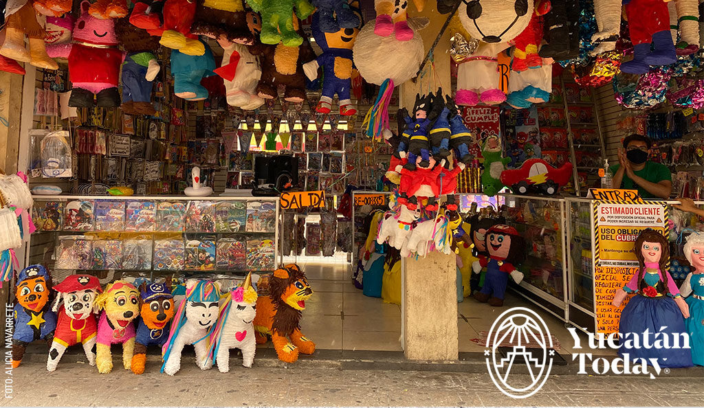 El-Callejon-de-las-Pinatas-Merida-Centro-01-by-Andrea-MIer-y-Teran-02