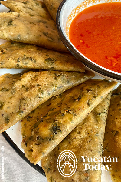 Empanadas-de-chaya-comida-yucateca-gastronomia-by-Andrea-Mier-y-Teran