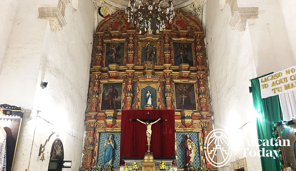 Ex-Convento-Nuestra-Senora-de-la-Asuncion-en-Tecoh-interior-by-Andrea-Mier-y-Teran