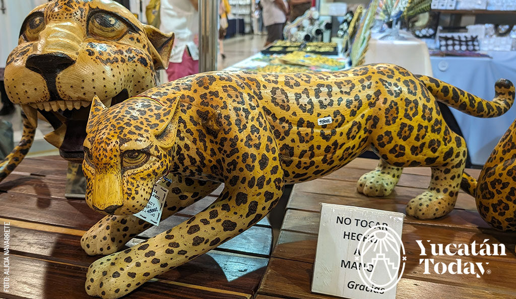 Expo-Tlaqueparte-Jaguar madera-by-Alicia-Navarrete