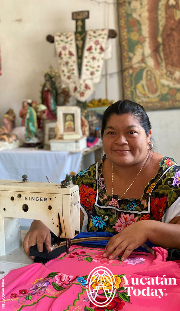 Señora bordando un hipil by Yucatán Today