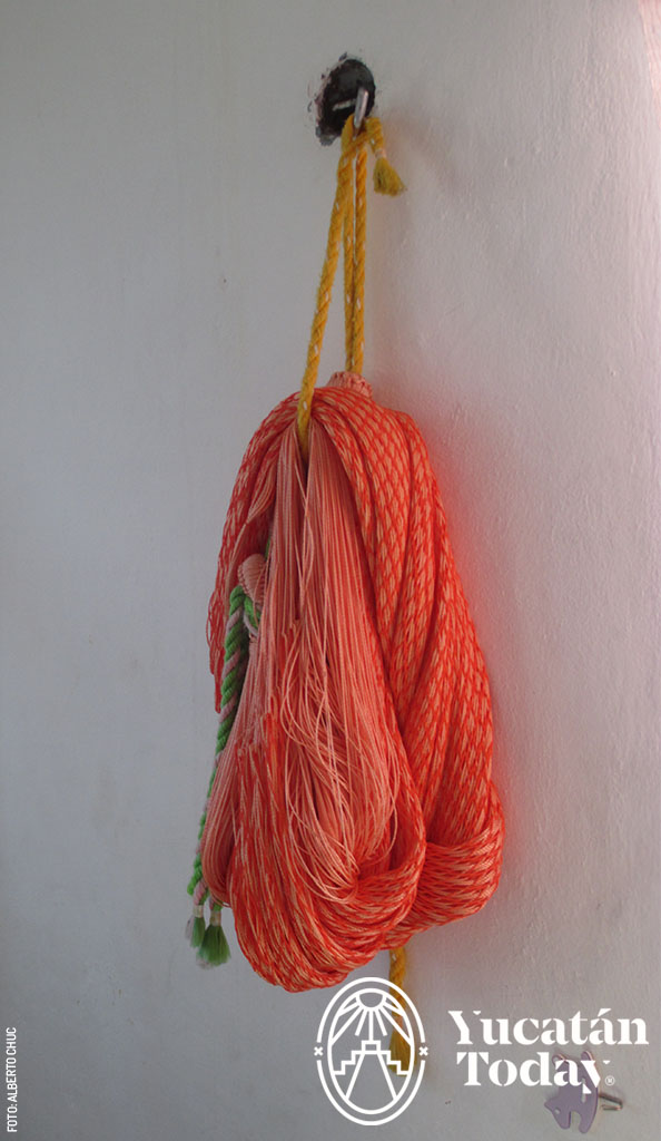 Hung hammock by Alberto Chuc