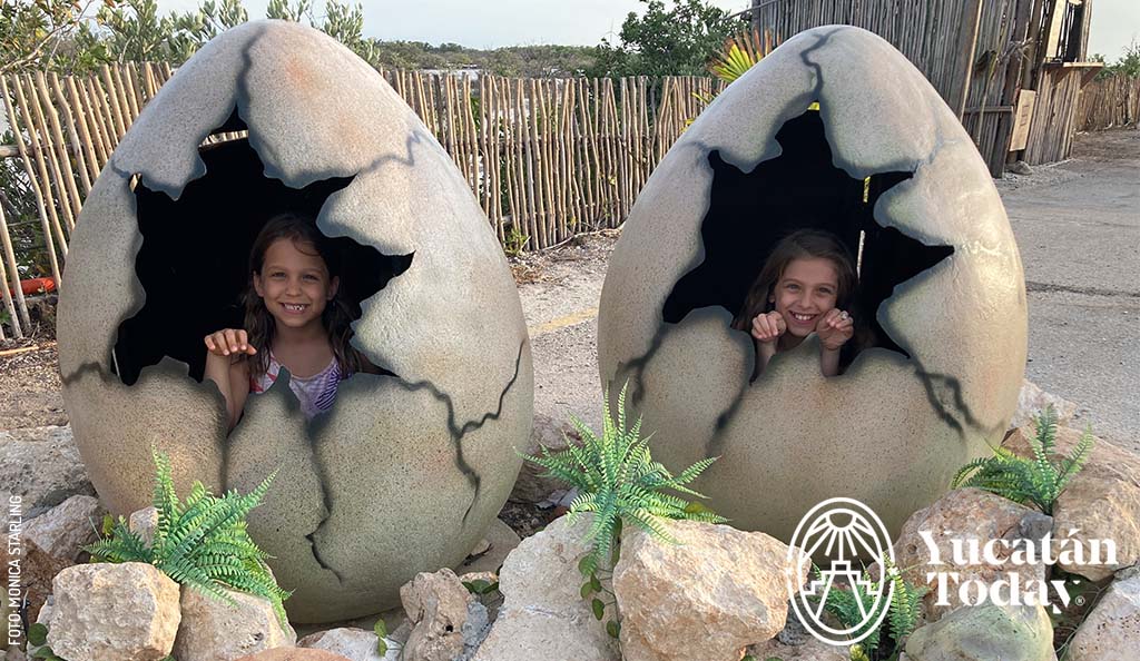 Sendero Jurásico, dinosaurs by Monica Starling