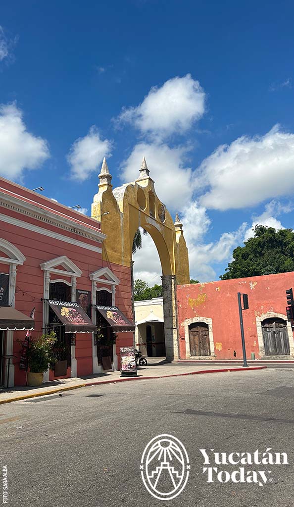 Arco de San Juan, Mérida by Sara Alba