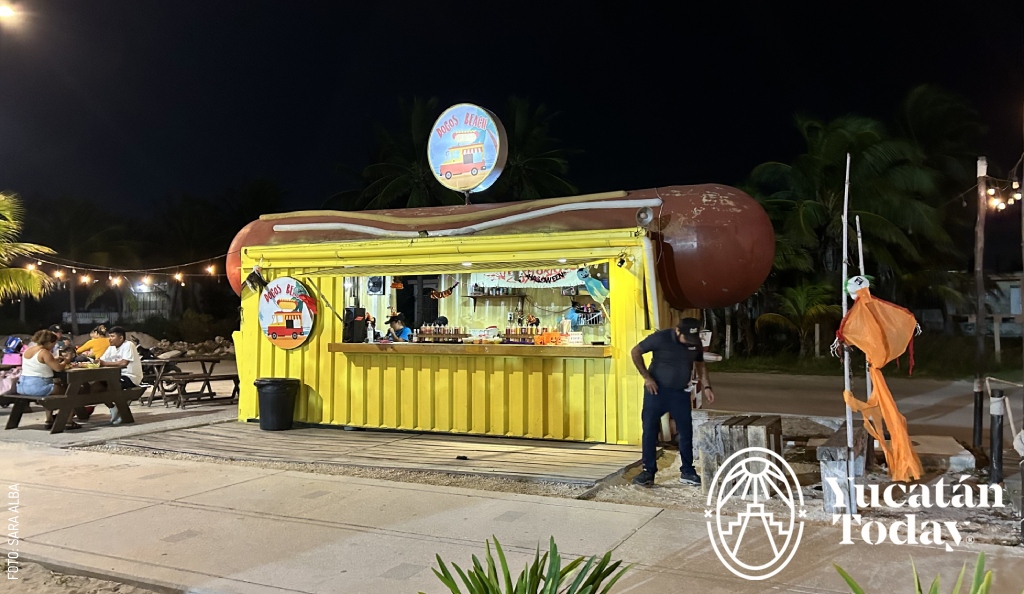 Dogos Beach, Progreso, playa de noche, Malecon Internacional by Sara Alba