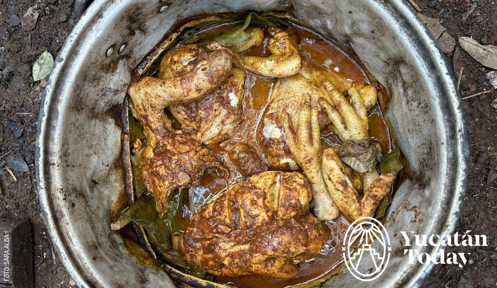 Pollo Pibil en Cenote Pueblo Fantasma by Sara Alba