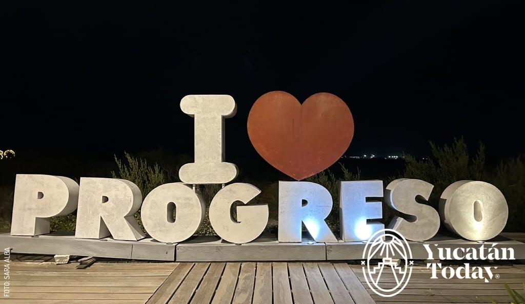 Progreso, Malecon Internacional de noche by Sara Alba