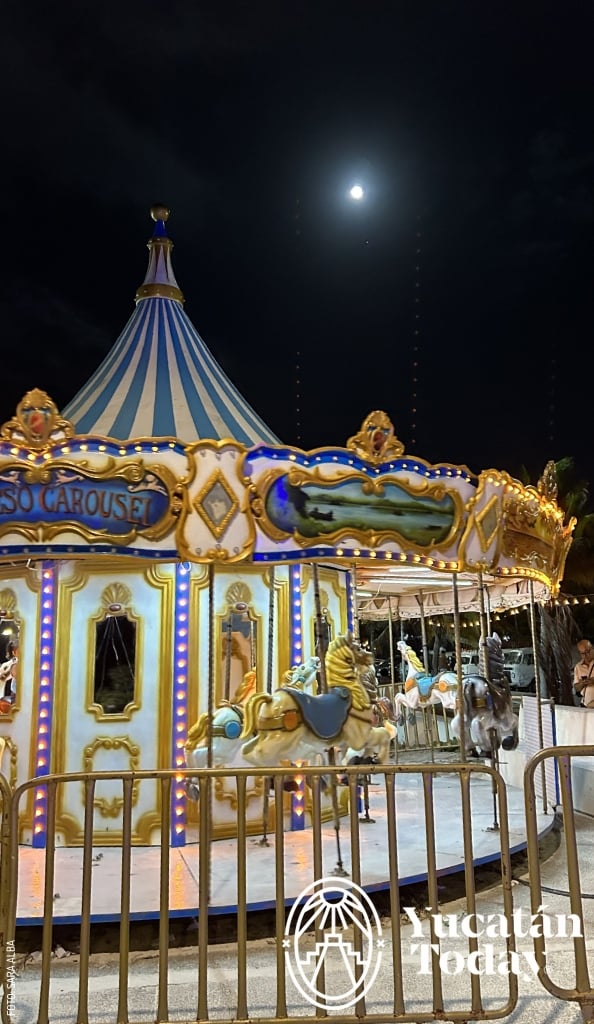 Progreso, carrusel, playa, noche by Sara Alba