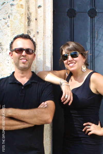 Neil y Sara dueños by The Diplomat Boutique Hotel
