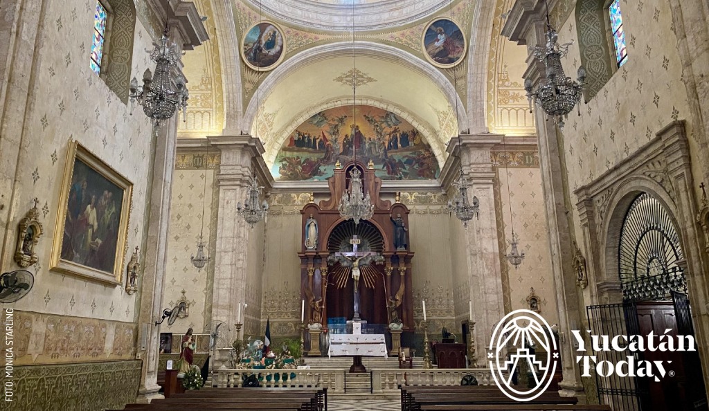 Iglesia El Jesús Interior by Monica Starling.