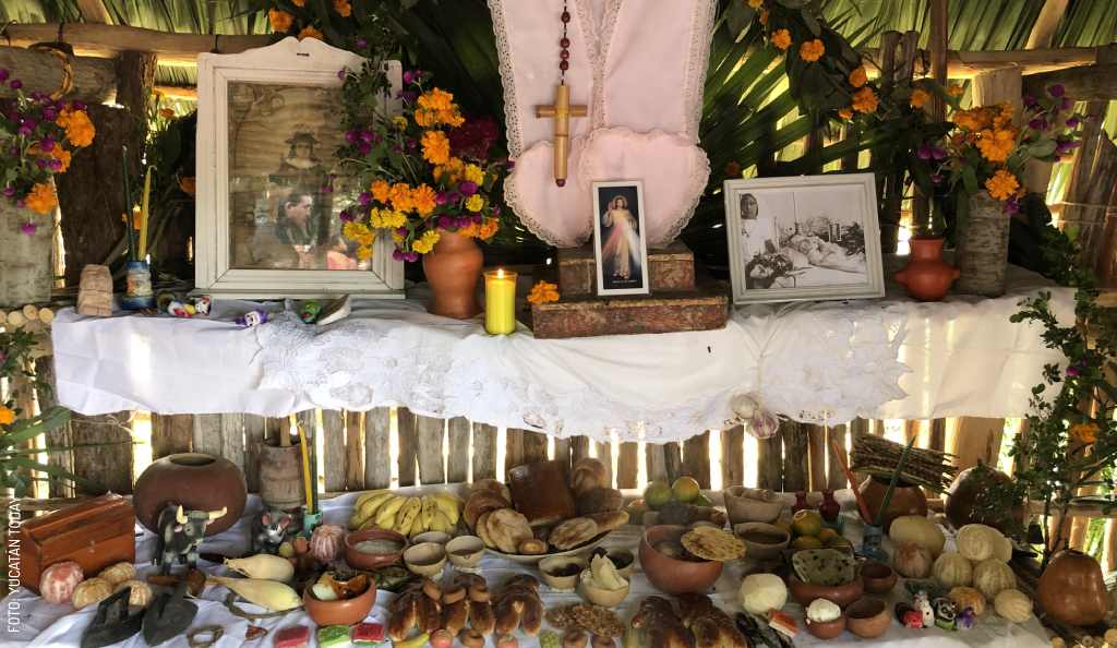 Altares-Exhibicion-Plaza-Grande-Merida-2019-by-Andrea-Mier-y-Teran-IMG_4771-1