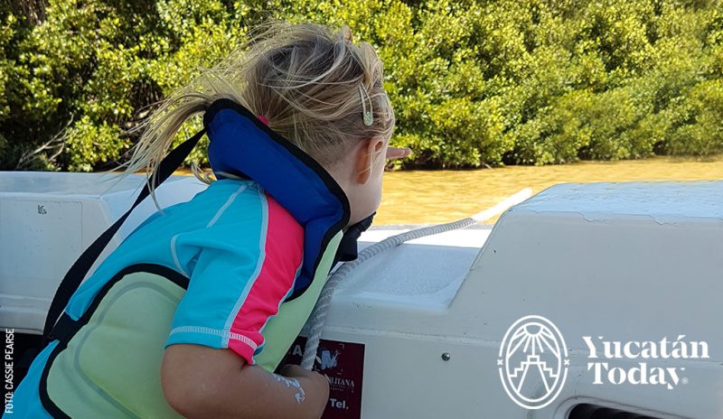 Niña en barca Celestún