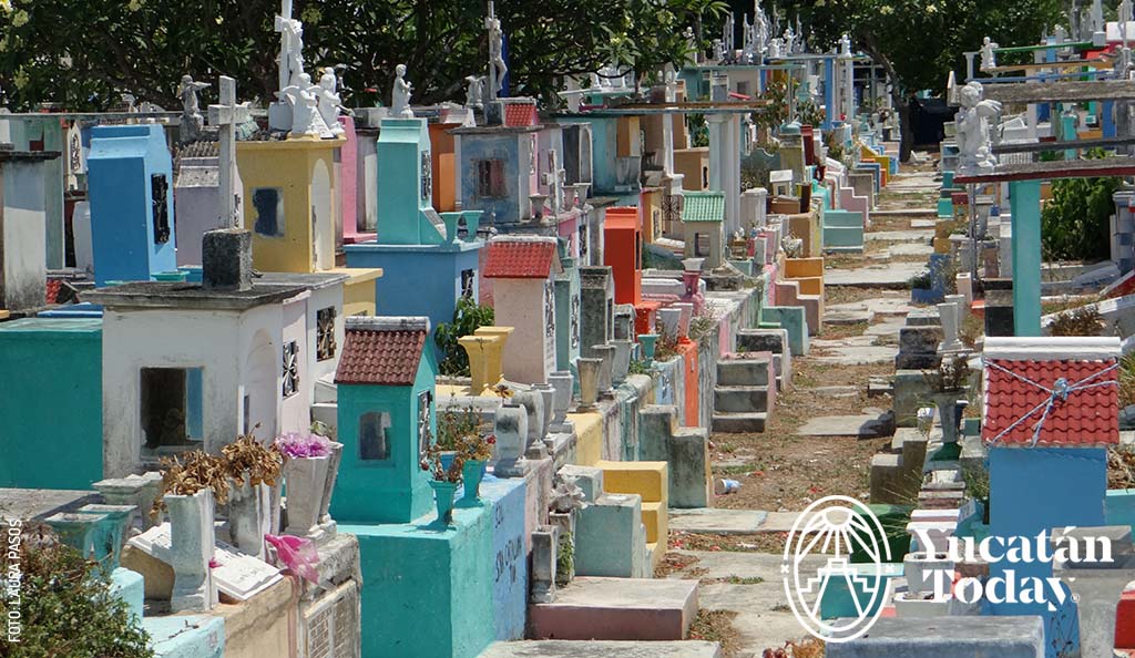 Cementerio-general-de-Merida-tumbas-by-Laura-Pasos-3
