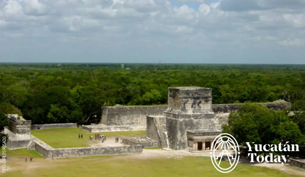 Juego-de-Pelota-Chichén-Itzá-by-Carlos-Rosado