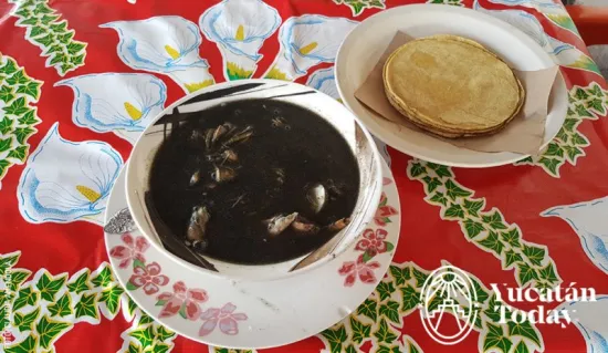 Mercado-Chembech-Relleno-Negro-Tortillas-by-Claudia-Amendola-800x464