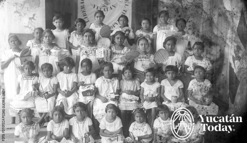 Museo-Canton-Liberación-por-la-escuela-y-el-trabajo-Pedro-Guerra-Ca-1883-1930-negativo-de-vidrio-y-placa-seca-gelatina-Fototeca-Pedro-Guerra-UADY-800x-1