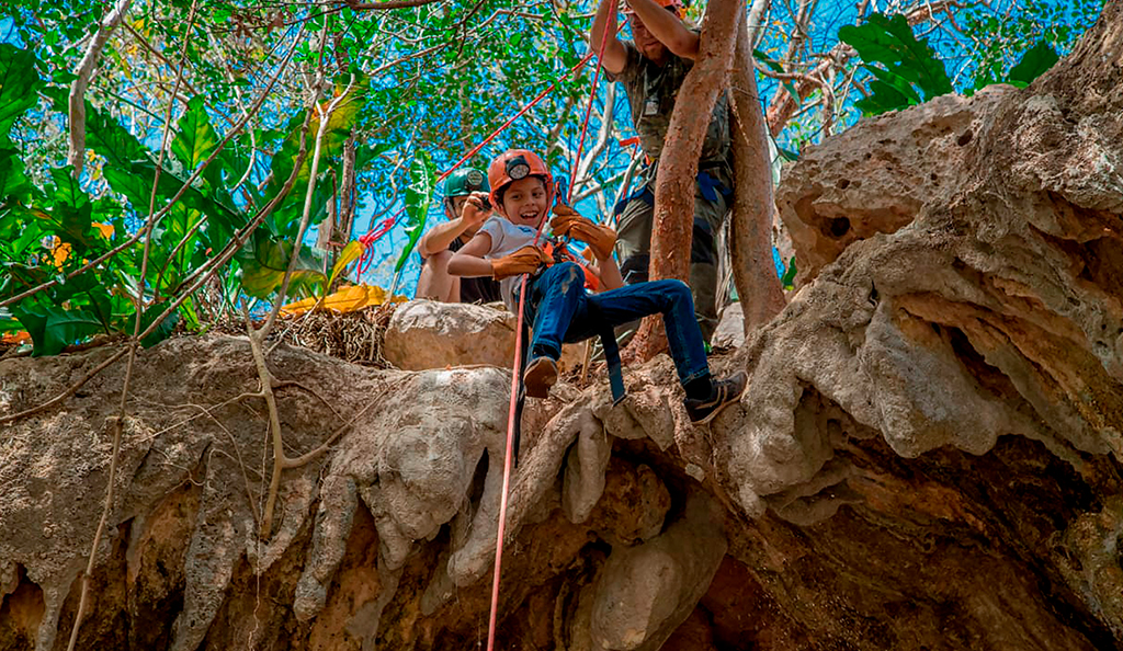 Tekax-Kaalmankal-Parque-Ecoturistico-Rappel-Kids-1-by-Oscar-Gongora-HEADER-1