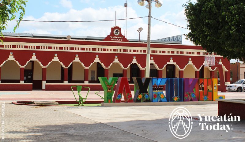 Yaxkukul Palacio Municipal y Letras