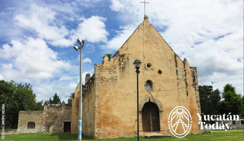 Iglesia en Telchaquillo Yucatan