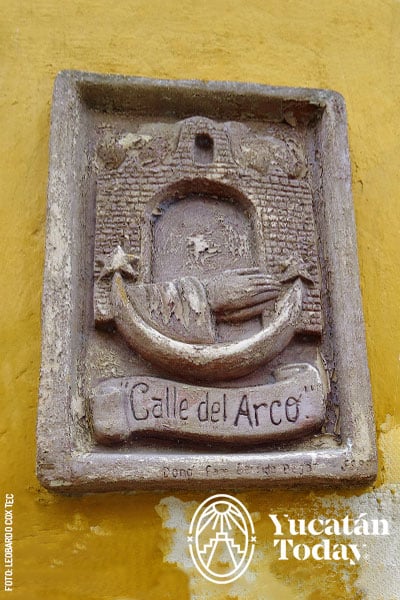 Izamal-Calle-del-Arco-Leyendas-de-Izamal-by-Leobardo-Cox-Tec