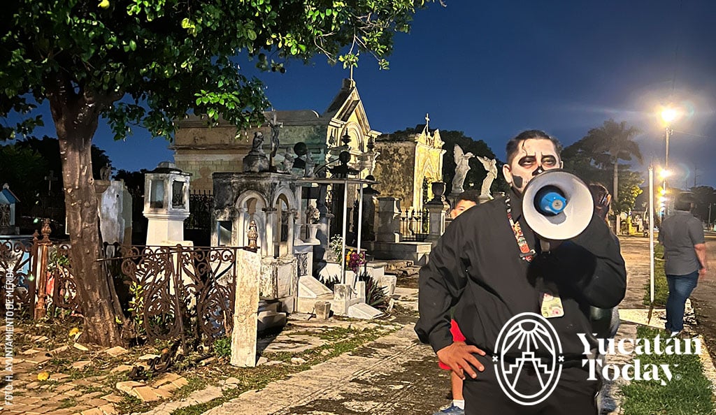Janal-Pixan-tour-guia-Cementero-General-by-Sharon-Cetina