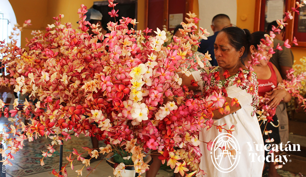 Juul nikte Flores de mayo para la Virgen de Tetiz mestiza arreglo by Leobardo Cox Tec
