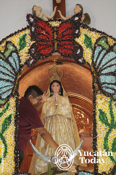 Juul-nikte-Flores-de-mayo-Virgen-de-Tetiz-by-Leobardo-Cox-Tec