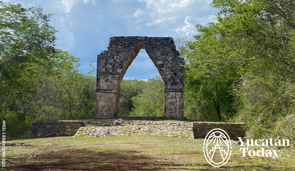 Kabah-El-Arco-Ruta-Puuc-by-Andrea-Mier-y-Teran