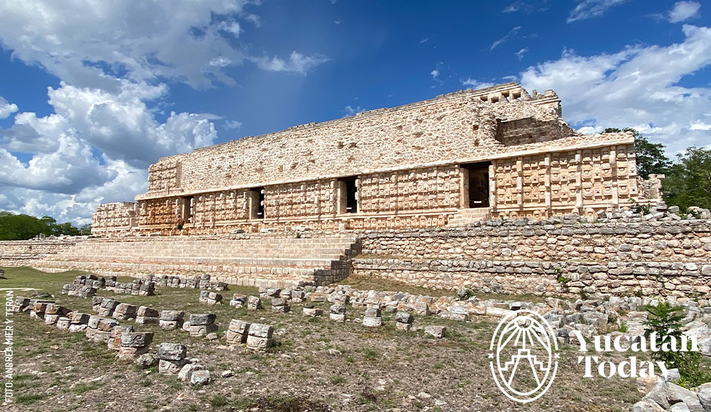 Kabah-Templo-Codz-Pop-mascaron-chaac-Ruta-Puuc-by-Andrea-Mier-y-Teran