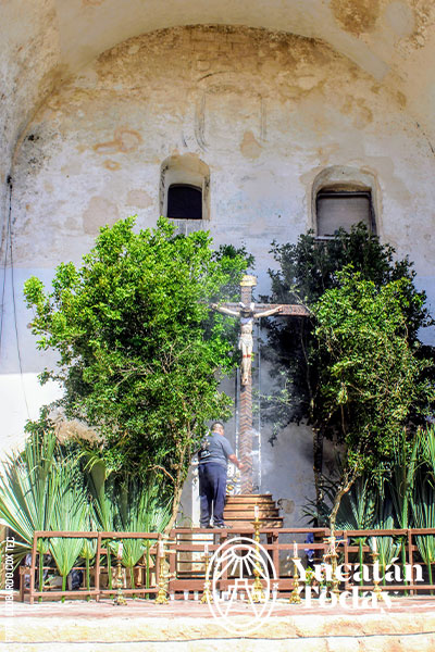 Mani-convento-Kuuch-Kruus-cruz-semana-santa-by-Leobardo-Cox-Tec