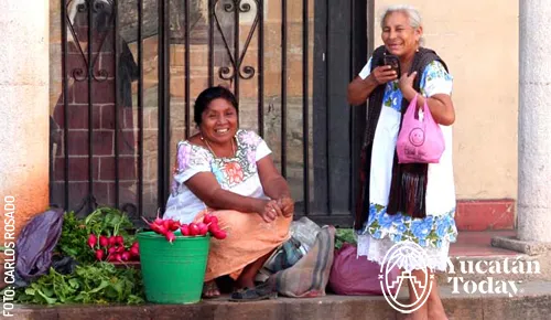 Mujeres-Yucatecas-by-Carlos-Rosado