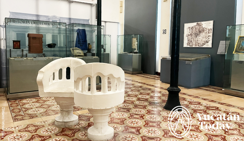 Museo-de-la-Ciudad-de-Merida-sillas-confidentes-by-Magali-Ramirez