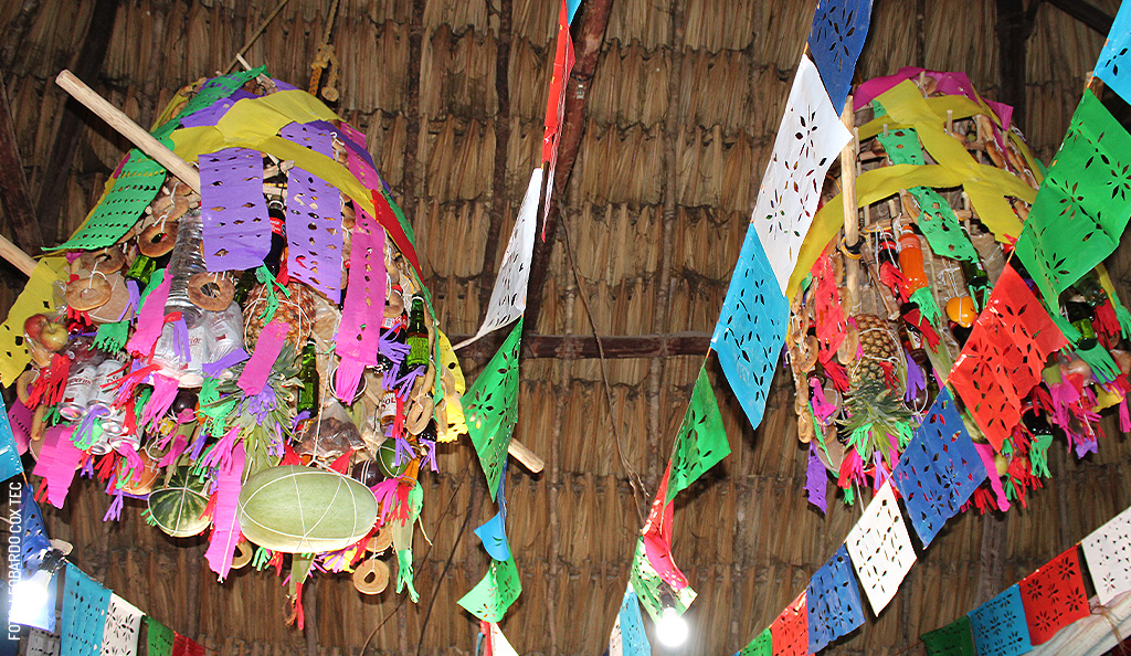 Ofrenda-a-la-Santa-Cruz-de-Popox-en-Tixmehuac-4-by-Leobardo-Cox-Tec