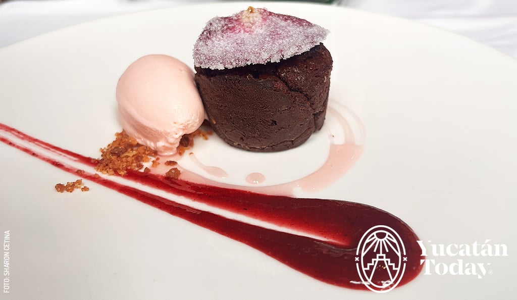 Postre-merida-souffle-chocolate-Rosas-y-Xocolate-by-Sharon-Cetina
