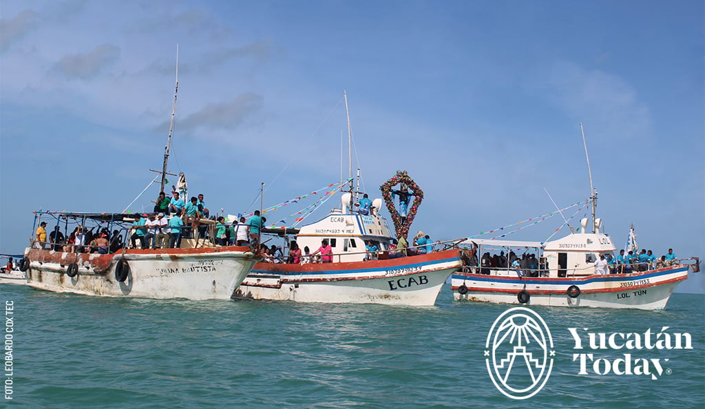 Prosecion-mar-Virgen-Celestun-Cristo-Negro-barcos-by-Leobardo-Cox-Tec