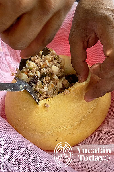 Queso-Relleno-proceso-de-rellenar-en-Yaxche-by-Andrea-Mier-y-Teran-for-Yucatan-Today
