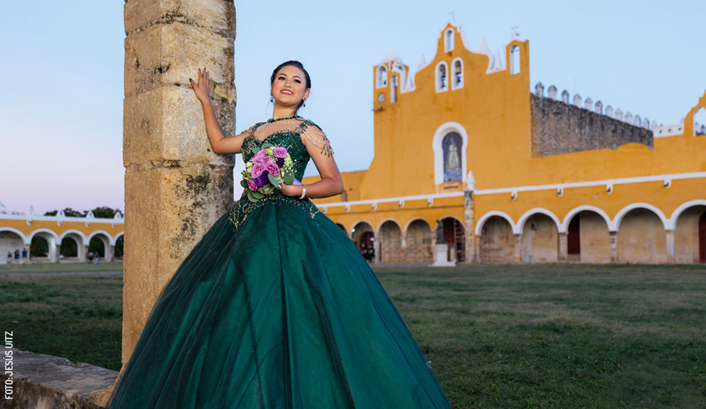 Quince-anos-Izamal-Yucatan-by-Jesus-Uitz
