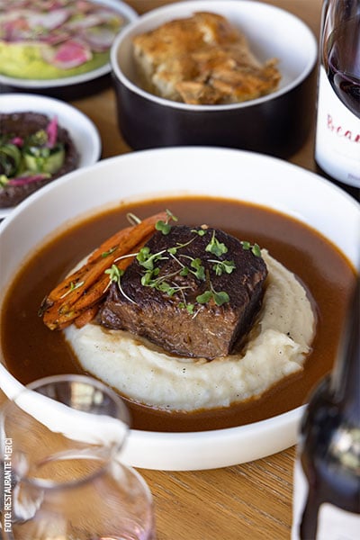 Restaurante-Merci-platillo-Res-Bourguignon-by-Merci-1