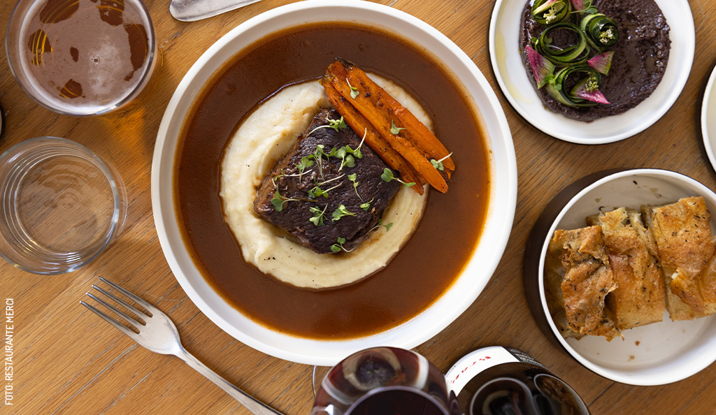 Restaurante-Merci-platillo-Res-Bourguignon-by-Merci