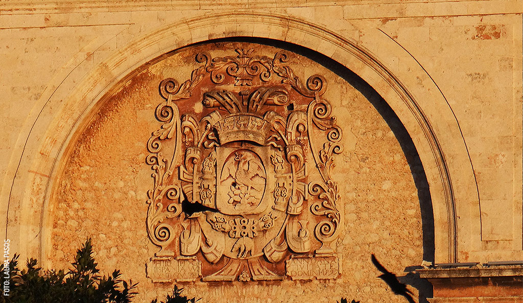 San-Ildefonso-catedral-de-Merida-escudo-by-Laura-Pasos