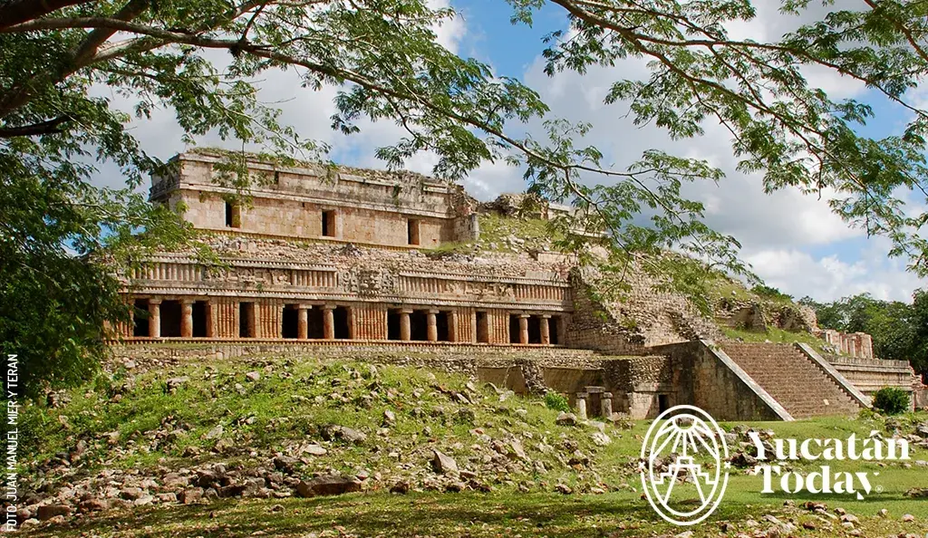 Sayil-Palacio-Ruta-Puuc-by-Juan-Manuel-Mier-y-Teran (1)