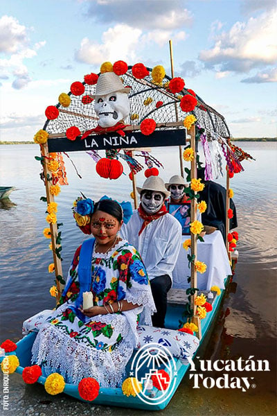 Sisal-Paseo-Animas-barco-ninos-by-Enrque-Pech