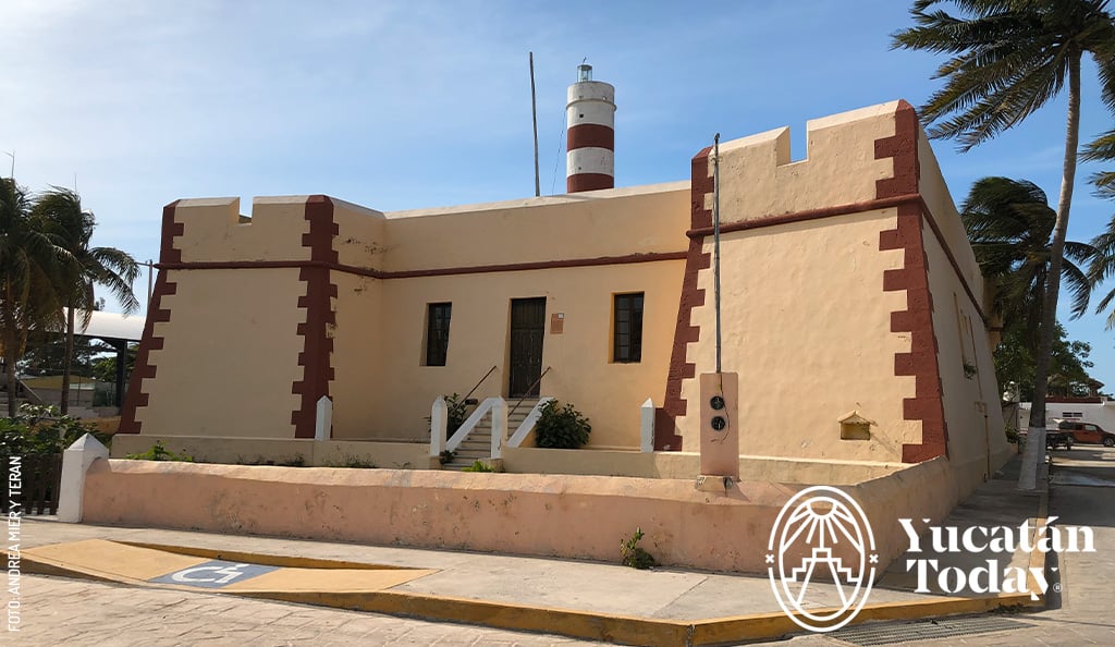 Sisal-fuerte-de-santiago--faro-centro-historico-by-Andrea-Mier-y-Teran