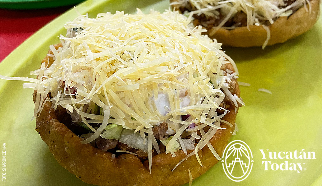 Sopes-El-Maya-queso-de-bola-en-Hunucma-by-Sharon-Cetina