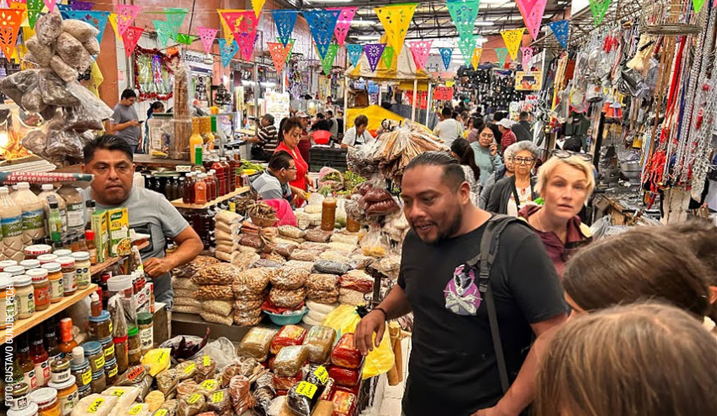 Tour-gastronomico-y-clase-de-cocina-de-Corazon-del-Mayab-mercado-by-Gustavo-Gurubiel-Pech
